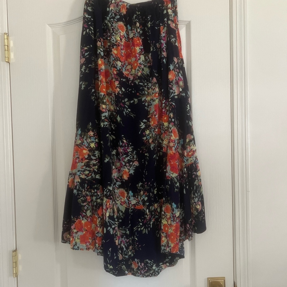 Anthropologie On The Road Floral High-Low Skirt in Navy and Red - Picture 5 of 6